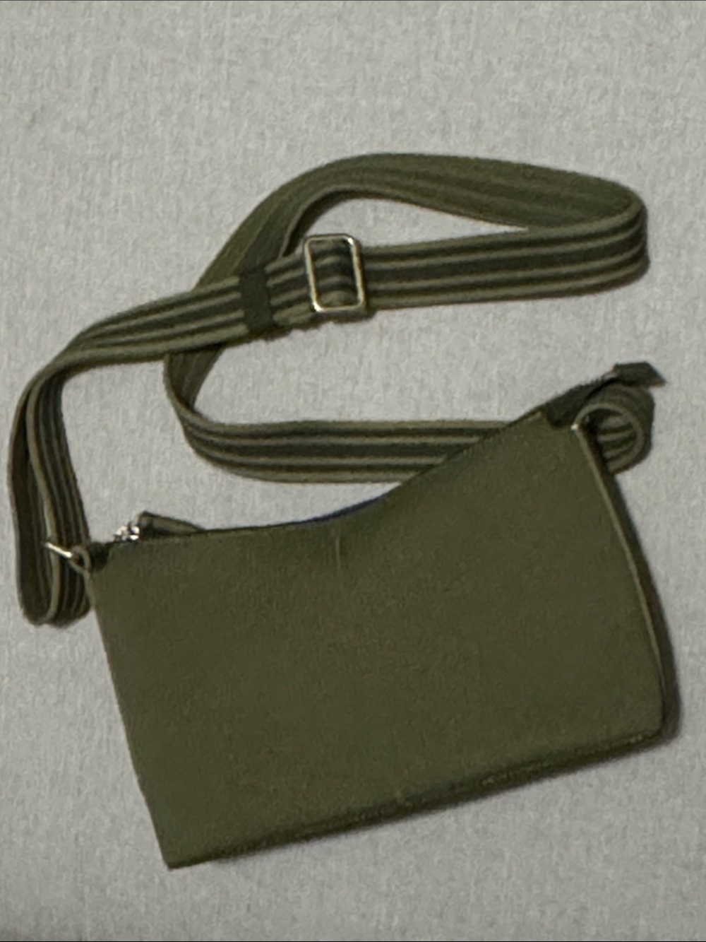 Like New Rothy’s Casual Crossbody-Olive Green-Knit Exterior-Gold Toned Hardware